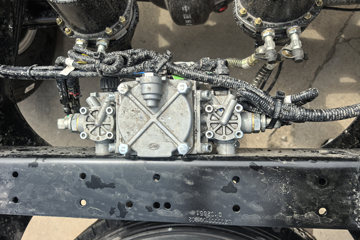 ����HOWOͳ˧ 2.4L���� 165���� ��ʿ��8�� 3.85���Ű��դʽ�ῨͼƬ
