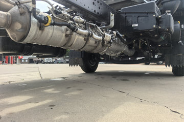 ����HOWOͳ˧ 2.4L���� 165���� ��ʿ��8�� 3.85���Ű��դʽ�ῨͼƬ