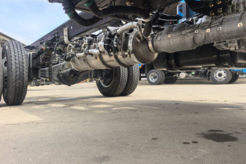 ����HOWOͳ˧ 2.4L���� 165���� ��ʿ��8�� 3.85���Ű��դʽ�ῨͼƬ