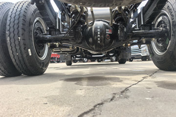 ����HOWOͳ˧ 2.4L���� 165���� ��ʿ��8�� 3.85���Ű��դʽ�ῨͼƬ