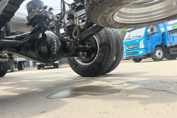 ����HOWOͳ˧ 2.4L���� 165���� ��ʿ��8�� 3.85���Ű��դʽ�ῨͼƬ