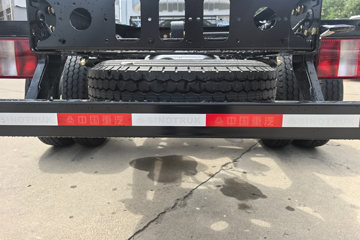 ����HOWOͳ˧ 2.4L���� 165���� ��ʿ��8�� 3.85���Ű��դʽ�ῨͼƬ