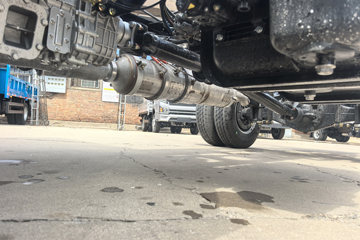 ����HOWOͳ˧ 2.4L���� 165���� ��ʿ��8�� 3.85���Ű��դʽ�ῨͼƬ