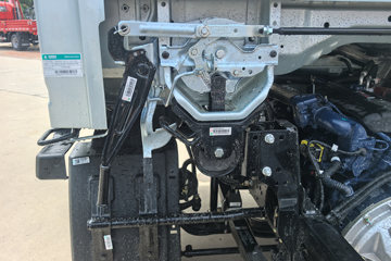 ����HOWOͳ˧ 2.4L���� 165���� ��ʿ��8�� 3.85���Ű��դʽ�ῨͼƬ