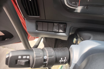 ������������M3V 6.9L���� 330���� 6X4 ��ʿ��10�� 5.2����ж��ͼƬ
