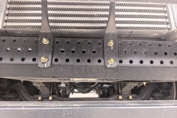 ������������M3V 6.9L���� 330���� 6X4 ��ʿ��10�� 5.2����ж��ͼƬ