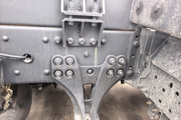 ������������M3V 6.9L���� 330���� 6X4 ��ʿ��10�� 5.2����ж��ͼƬ