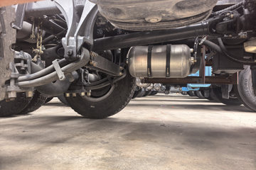������������M3V 6.9L���� 330���� 6X4 ��ʿ��10�� 5.2����ж��ͼƬ