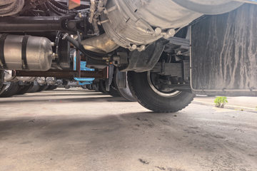 ������������M3V 6.9L���� 330���� 6X4 ��ʿ��10�� 5.2����ж��ͼƬ