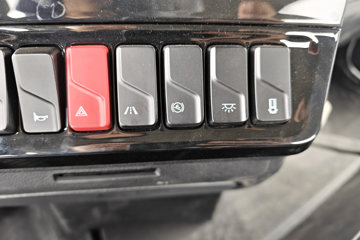 ���ǵ�Q3 6X4 ���綯ǣ���� ����452kWhͼƬ