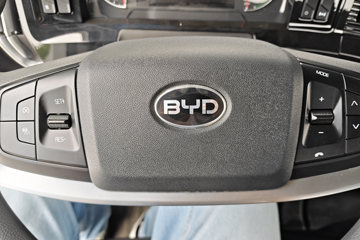 ���ǵ�Q3 6X4 ���綯ǣ���� ����452kWhͼƬ