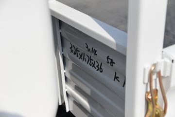 ����С����W17 1.6L���� 123���� ����5�� Һɲ 3.78���Ű�����΢��ͼƬ