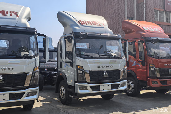 ����HOWO�Ῠͳ˧ 2.4L���� 169���� ��ʿ��8�� 4.15�׵��������Ῠ