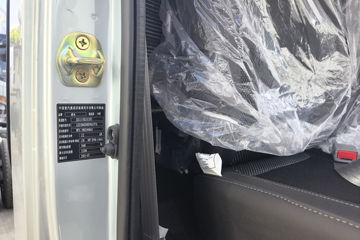 ����HOWO�Ῠͳ˧ 2.5L���� 180���� 12�� 4.15�׵��������ῨͼƬ