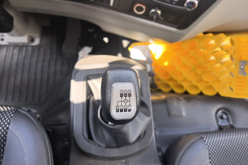 ����HOWO�Ῠͳ˧ 2.5L���� 180���� 12�� 4.15�׵��������ῨͼƬ