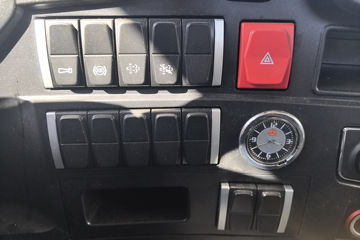 ����HOWO�Ῠͳ˧ 2.5L���� 180���� 12�� 4.15�׵��������ῨͼƬ