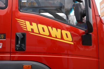 ����HOWO��ʿ 4.1L���� 200���� 4X2 ��ʿ��10�� 3.8���Ű���ж��ͼƬ