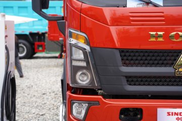 ����HOWO��ʿ 4.1L���� 200���� 4X2 ��ʿ��10�� 3.8���Ű���ж��ͼƬ
