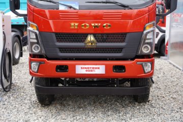 ����HOWO��ʿ 4.1L���� 200���� 4X2 ��ʿ��10�� 3.8���Ű���ж��ͼƬ