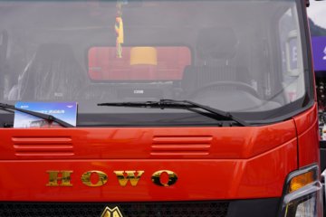 ����HOWO��ʿ 4.1L���� 200���� 4X2 ��ʿ��10�� 3.8���Ű���ж��ͼƬ