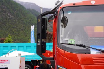 ����HOWO��ʿ 4.1L���� 200���� 4X2 ��ʿ��10�� 3.8���Ű���ж��ͼƬ
