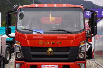 ����HOWO��ʿ 4.1L���� 200���� 4X2 ��ʿ��10�� 3.8���Ű���ж��ͼƬ
