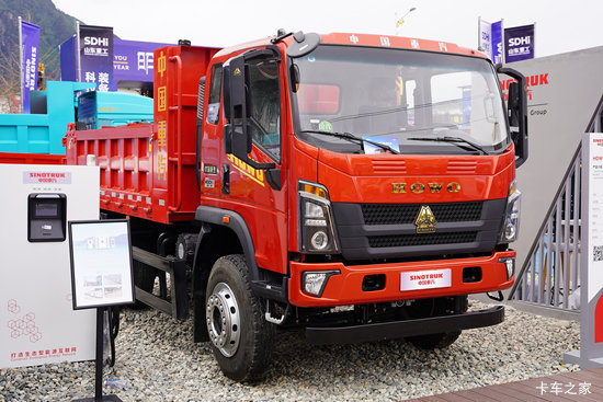 ����HOWO��ʿ 4.1L���� 200���� 4X2 ��ʿ��10�� 3.8���Ű���ж��