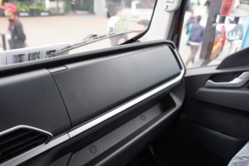 ����HOWO��ʿ 4.1L���� 200���� 4X2 ��ʿ��10�� 3.8���Ű���ж��ͼƬ