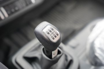 ����HOWO��ʿ 4.1L���� 200���� 4X2 ��ʿ��10�� 3.8���Ű���ж��ͼƬ