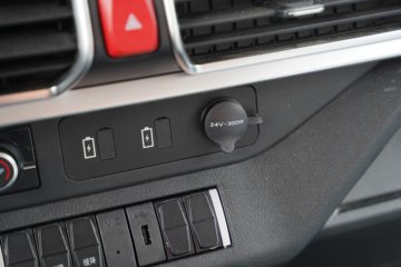 ����HOWO��ʿ 4.1L���� 200���� 4X2 ��ʿ��10�� 3.8���Ű���ж��ͼƬ