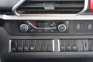 ����HOWO��ʿ 4.1L���� 200���� 4X2 ��ʿ��10�� 3.8���Ű���ж��ͼƬ