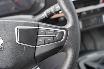 ����HOWO��ʿ 4.1L���� 200���� 4X2 ��ʿ��10�� 3.8���Ű���ж��ͼƬ