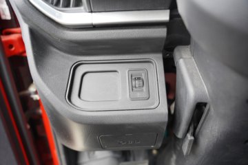 ����HOWO��ʿ 4.1L���� 200���� 4X2 ��ʿ��10�� 3.8���Ű���ж��ͼƬ
