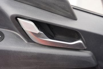 ����HOWO��ʿ 4.1L���� 200���� 4X2 ��ʿ��10�� 3.8���Ű���ж��ͼƬ