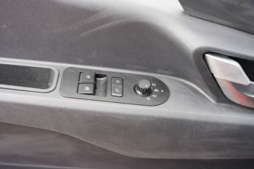 ����HOWO��ʿ 4.1L���� 200���� 4X2 ��ʿ��10�� 3.8���Ű���ж��ͼƬ