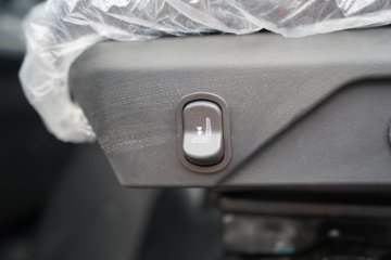 ����HOWO��ʿ 4.1L���� 200���� 4X2 ��ʿ��10�� 3.8���Ű���ж��ͼƬ