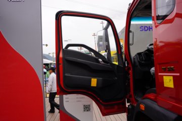 ����HOWO��ʿ 4.1L���� 200���� 4X2 ��ʿ��10�� 3.8���Ű���ж��ͼƬ