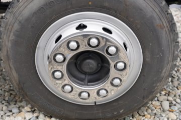 ����HOWO��ʿ 4.1L���� 200���� 4X2 ��ʿ��10�� 3.8���Ű���ж��ͼƬ