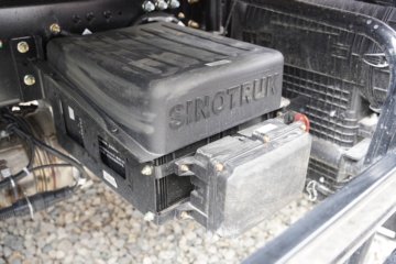 ����HOWO��ʿ 4.1L���� 200���� 4X2 ��ʿ��10�� 3.8���Ű���ж��ͼƬ