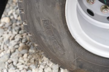 ����HOWO��ʿ 4.1L���� 200���� 4X2 ��ʿ��10�� 3.8���Ű���ж��ͼƬ