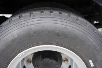 ����HOWO��ʿ 4.1L���� 200���� 4X2 ��ʿ��10�� 3.8���Ű���ж��ͼƬ