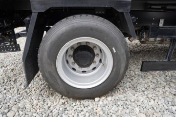 ����HOWO��ʿ 4.1L���� 200���� 4X2 ��ʿ��10�� 3.8���Ű���ж��ͼƬ