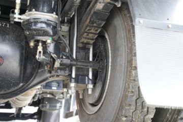 ����HOWO��ʿ 4.1L���� 200���� 4X2 ��ʿ��10�� 3.8���Ű���ж��ͼƬ
