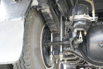 ����HOWO��ʿ 4.1L���� 200���� 4X2 ��ʿ��10�� 3.8���Ű���ж��ͼƬ