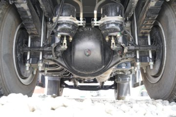 ����HOWO��ʿ 4.1L���� 200���� 4X2 ��ʿ��10�� 3.8���Ű���ж��ͼƬ