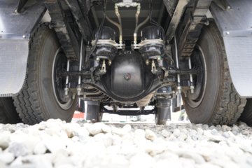 ����HOWO��ʿ 4.1L���� 200���� 4X2 ��ʿ��10�� 3.8���Ű���ж��ͼƬ