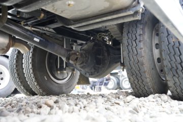 ����HOWO��ʿ 4.1L���� 200���� 4X2 ��ʿ��10�� 3.8���Ű���ж��ͼƬ