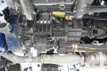 ����HOWO��ʿ 4.1L���� 200���� 4X2 ��ʿ��10�� 3.8���Ű���ж��ͼƬ