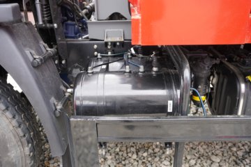 ����HOWO��ʿ 4.1L���� 200���� 4X2 ��ʿ��10�� 3.8���Ű���ж��ͼƬ