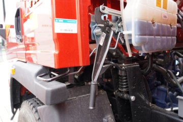 ����HOWO��ʿ 4.1L���� 200���� 4X2 ��ʿ��10�� 3.8���Ű���ж��ͼƬ